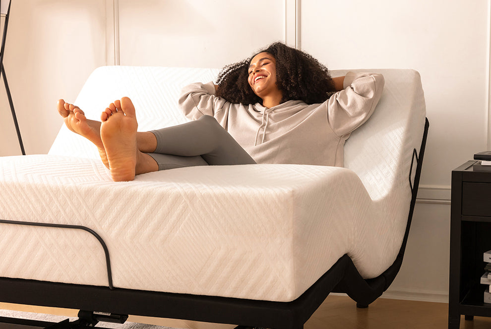 Describes the appearance of the image